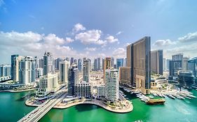 Enticing Space With Marina View Near The Beach!